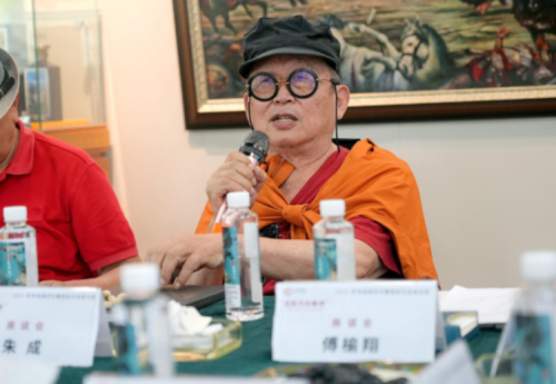 花园里的雕塑631.png